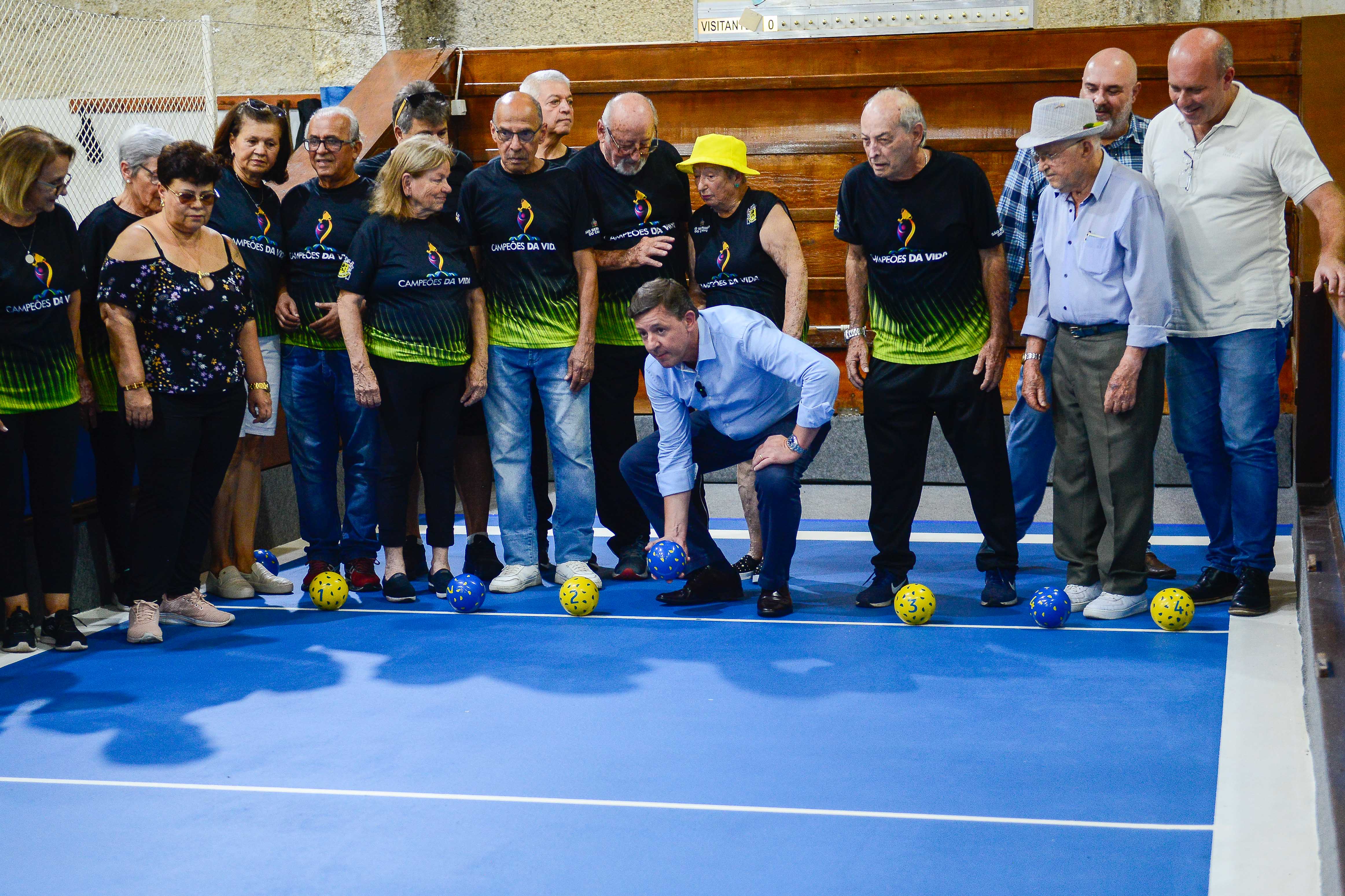 PREFEITO ORLANDO MORANDO ENTREGA REVITALIZAÇÃO DA CANCHA DE BOCHA DO CRI